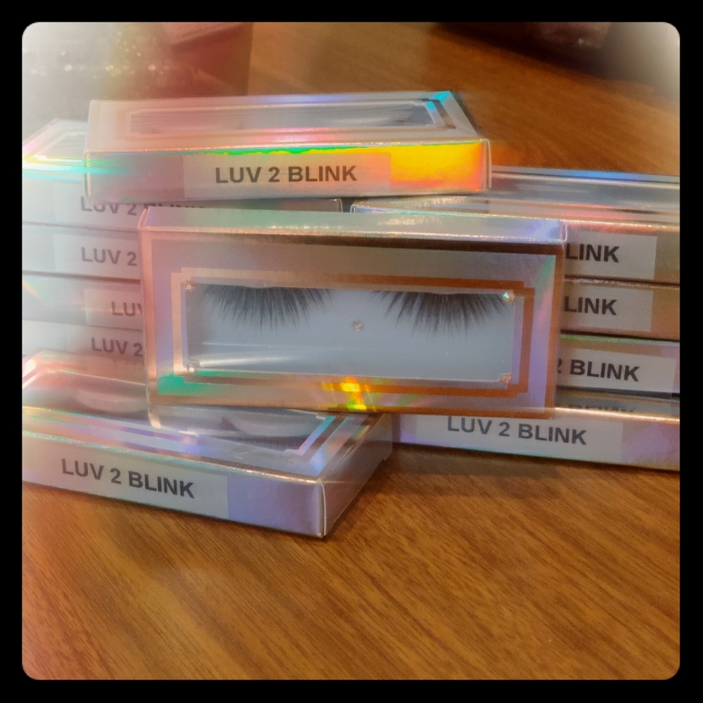 Luv 2 blink lashes